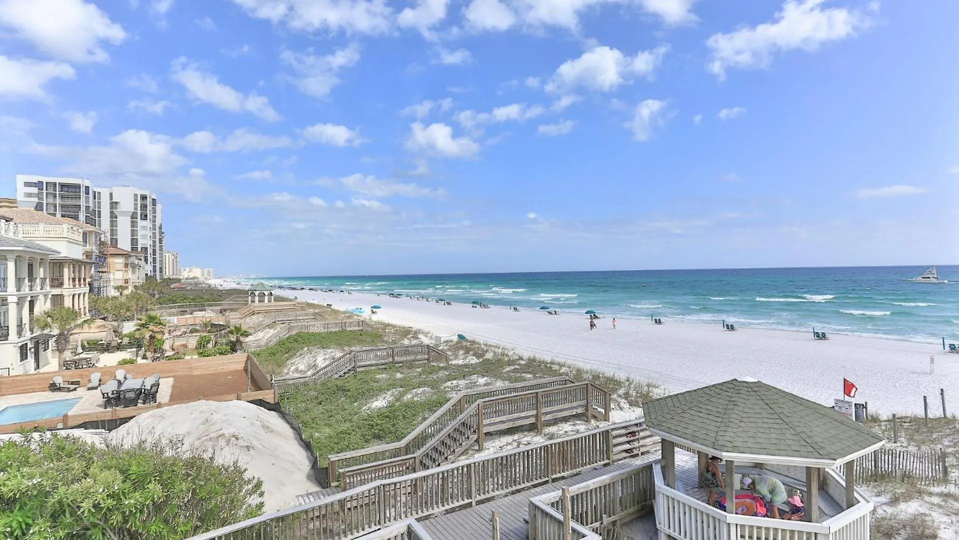 Holiday home Southbay By The Gulf 132 Is A Completely Renovated 3 Bedroom Beach Front Townhome In Destin