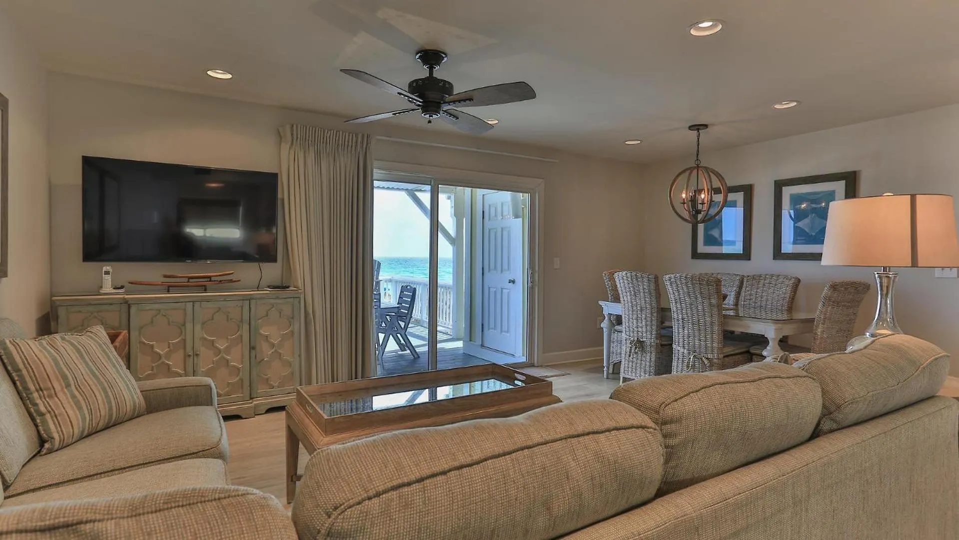 Holiday home Southbay By The Gulf 132 Is A Completely Renovated 3 Bedroom Beach Front Townhome In Destin