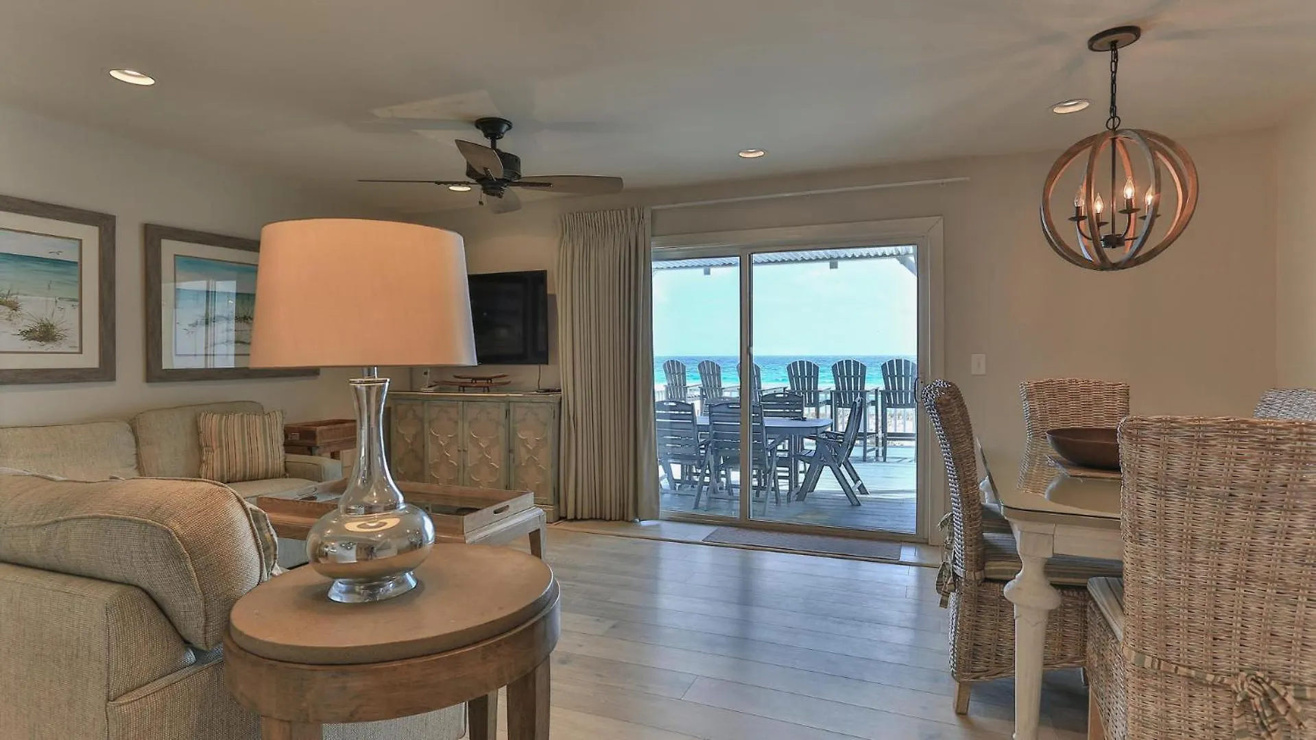 Holiday home Southbay By The Gulf 132 Is A Completely Renovated 3 Bedroom Beach Front Townhome In Destin